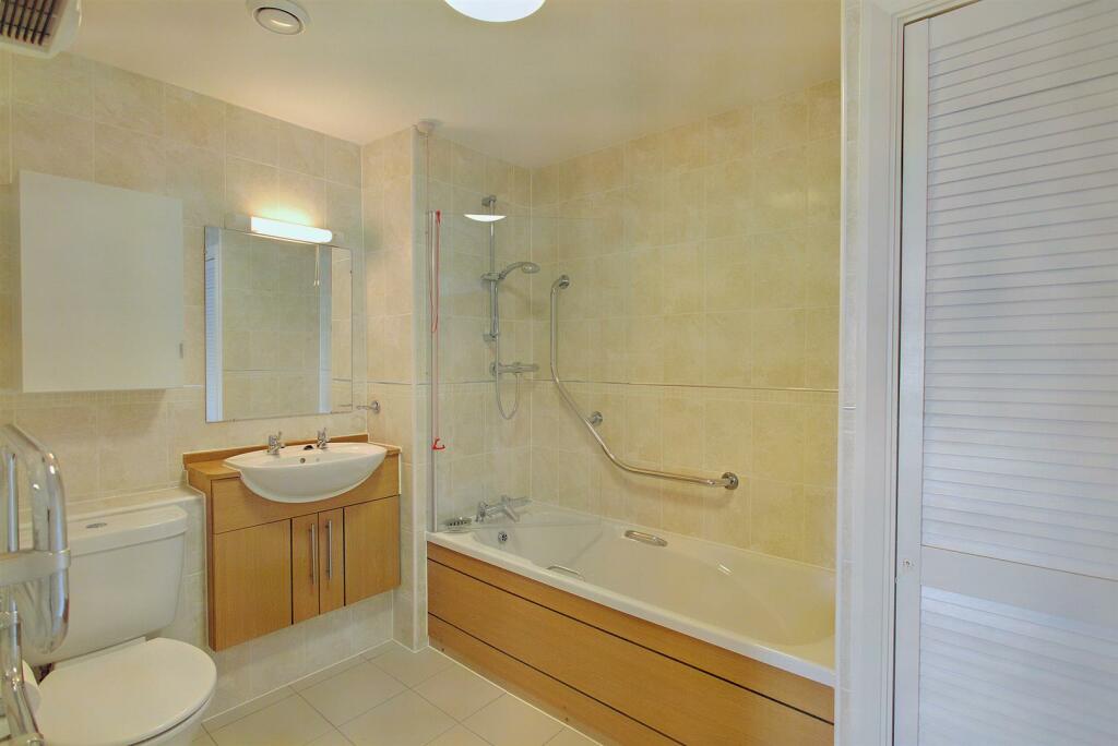 8561013-interior25-800.JPG