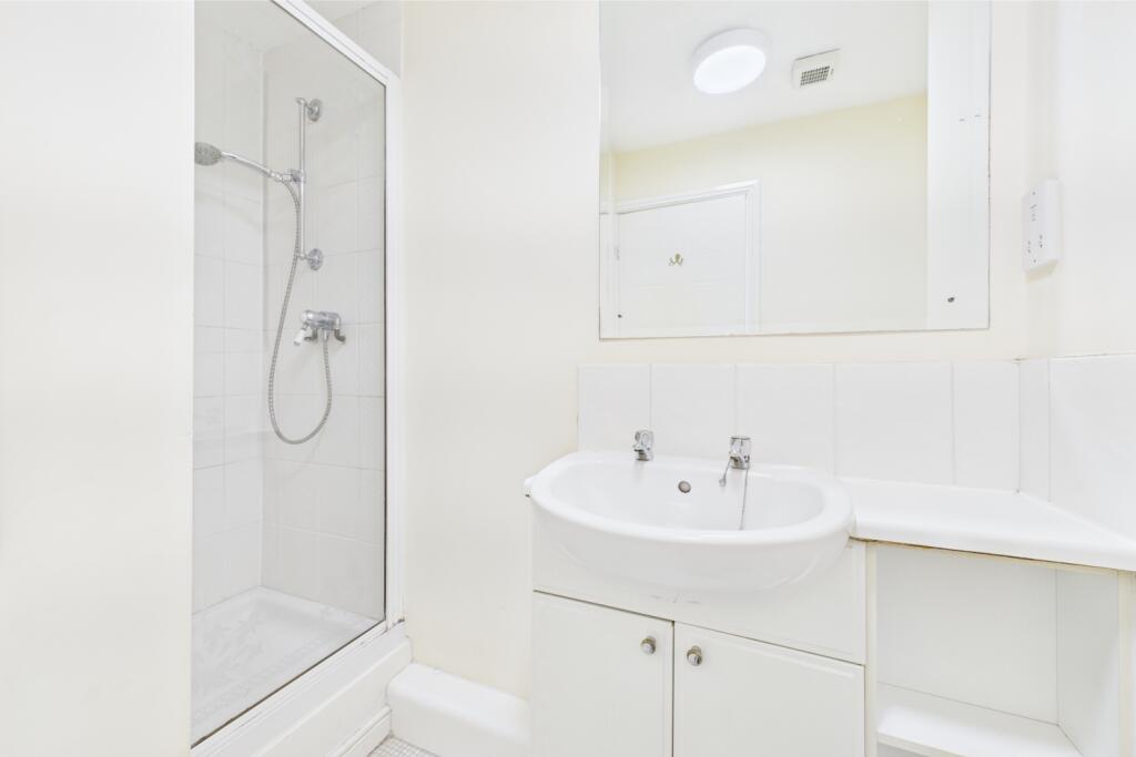 CAM03162G0-PR0252-STILL022