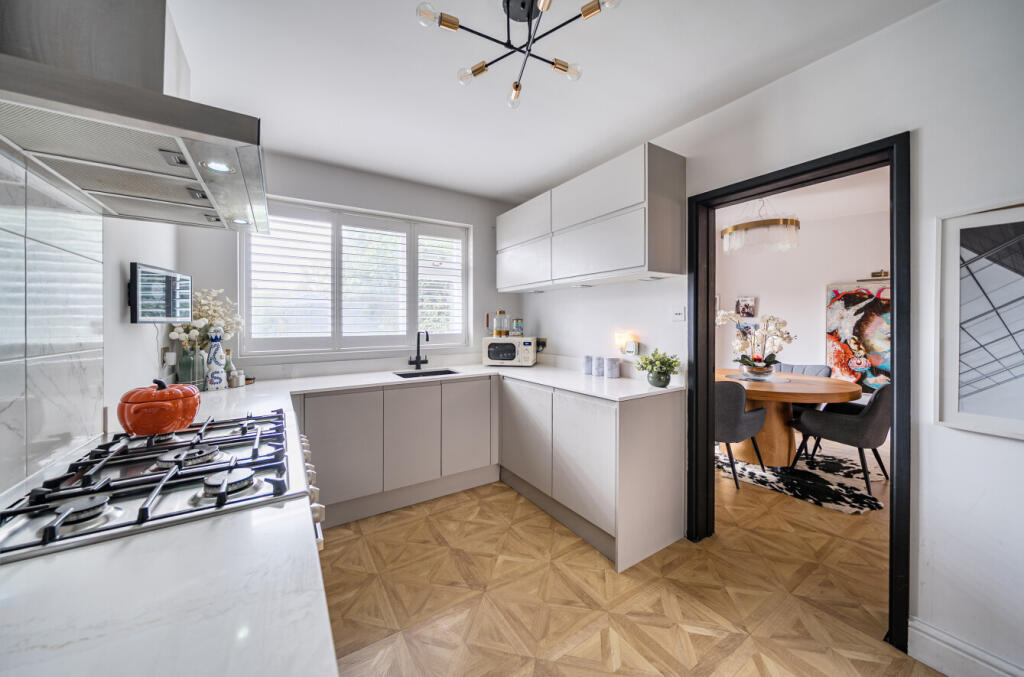 1373458-25-690396...