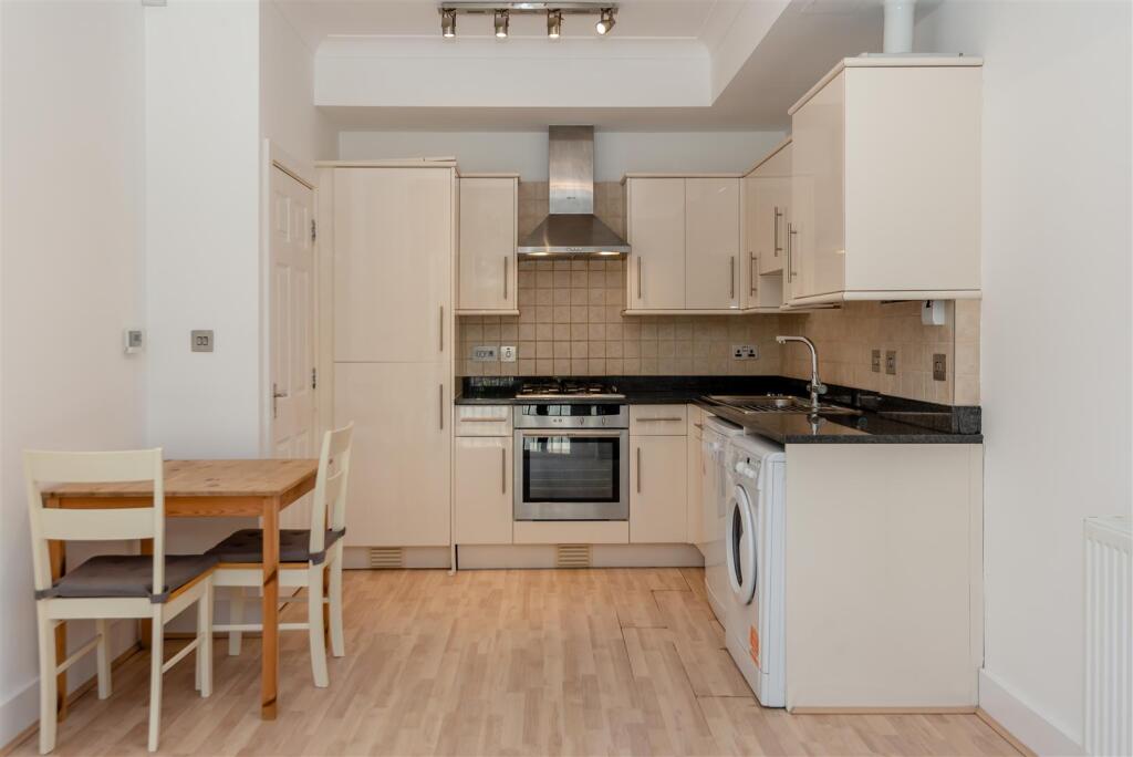 8637160-interior12.jpg