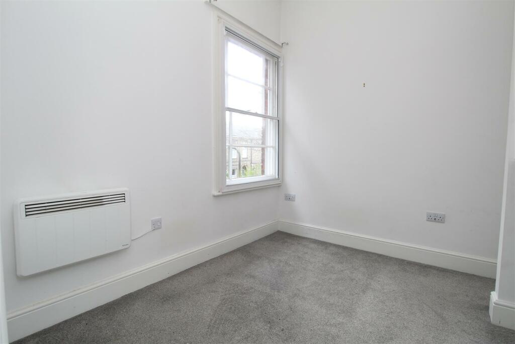 Bedroom 1.JPG