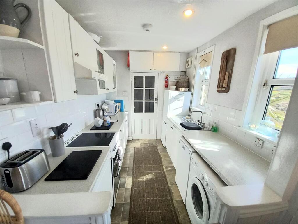 Sea Cott Kitchen.jpg