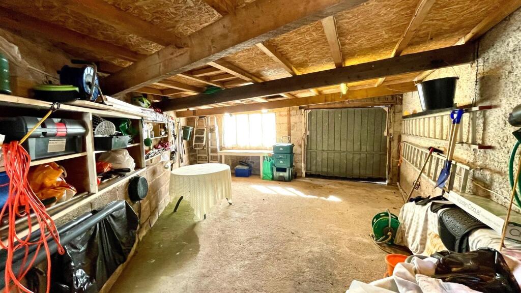 GARAGE/ WORKSHOP