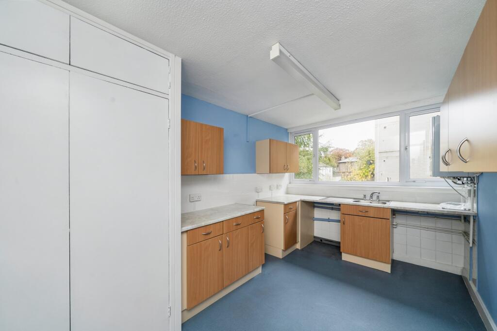 Flat 79 Mountbatten Square, Ward Royal, Windsor, SL4 1SZ