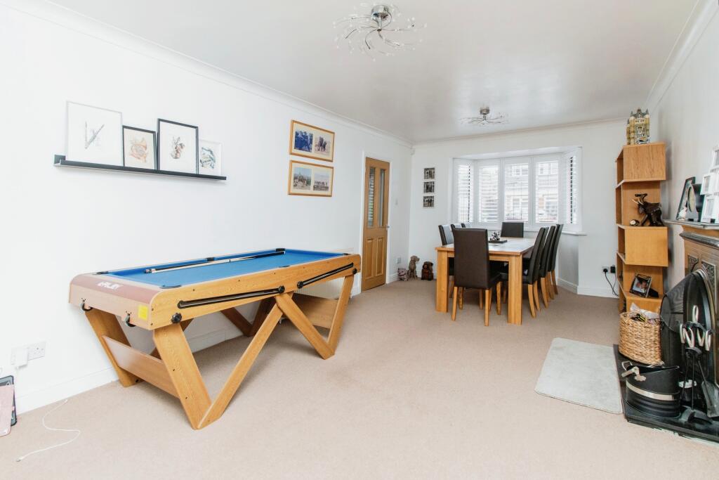 Lounge/Dining Room