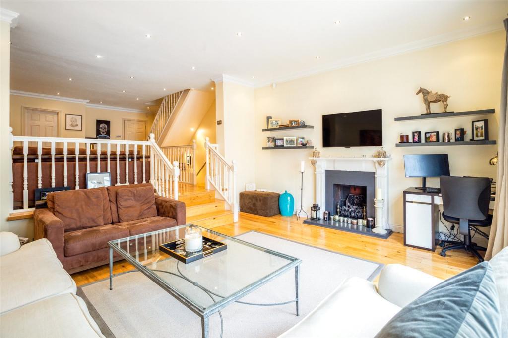 Crosslands Avenue, Ealing, London, W5