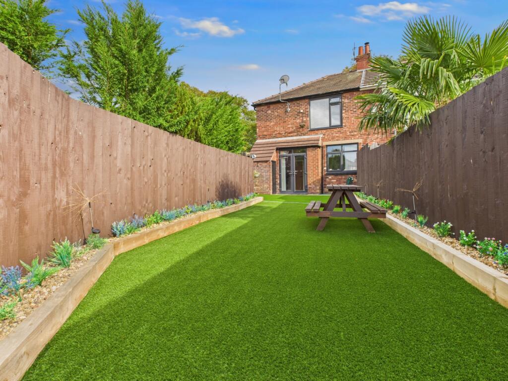 CAM03729G0-PR0138-STILL026