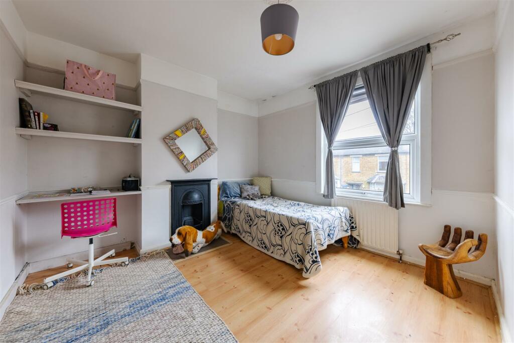Lyne Crescent