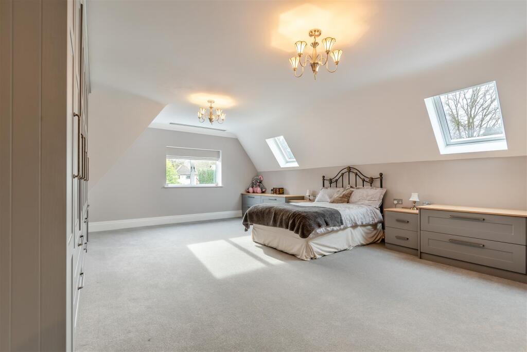 8633627-interior65.jpg