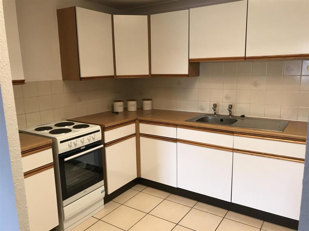 Kitchen 5.JPG