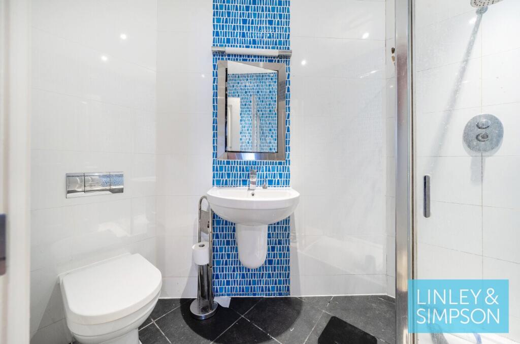 Apt 5 - Shower Room