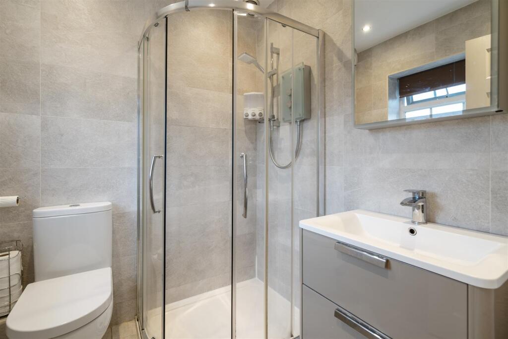 2 Nichols Close_15.jpg