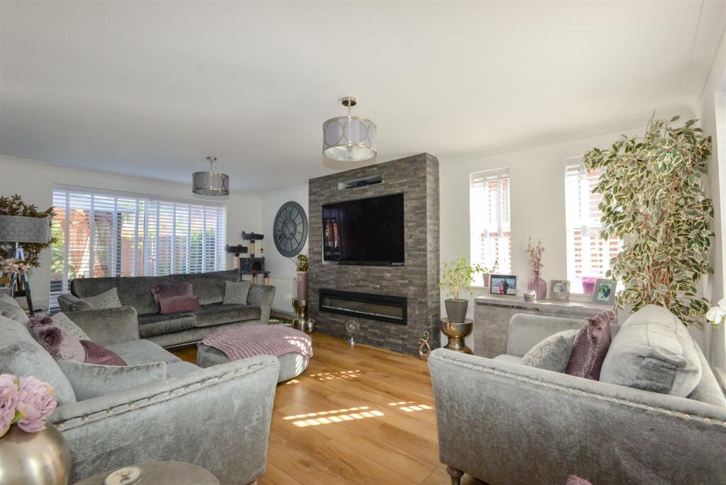 Living Room 1.jpg