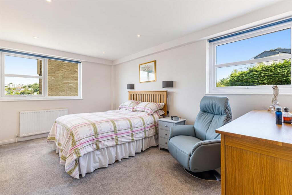 A15 - B5 Shirley Towers Vane Hill Road - 250714.jp