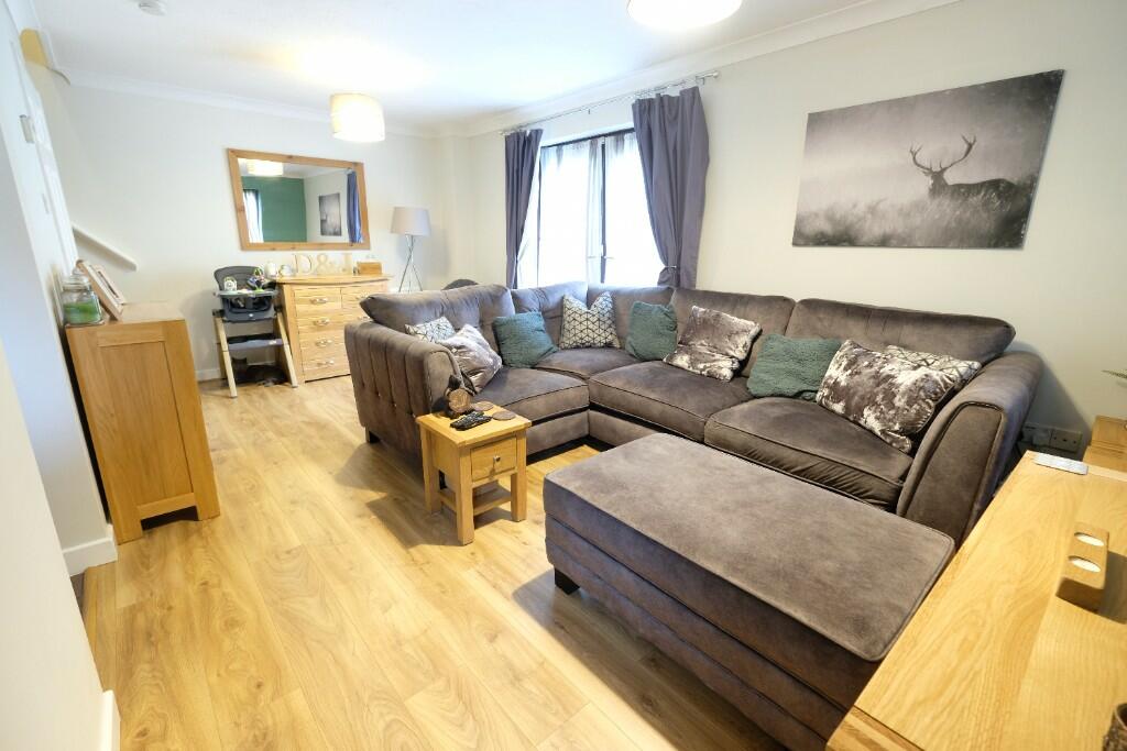 SITTING/DINING ROOM