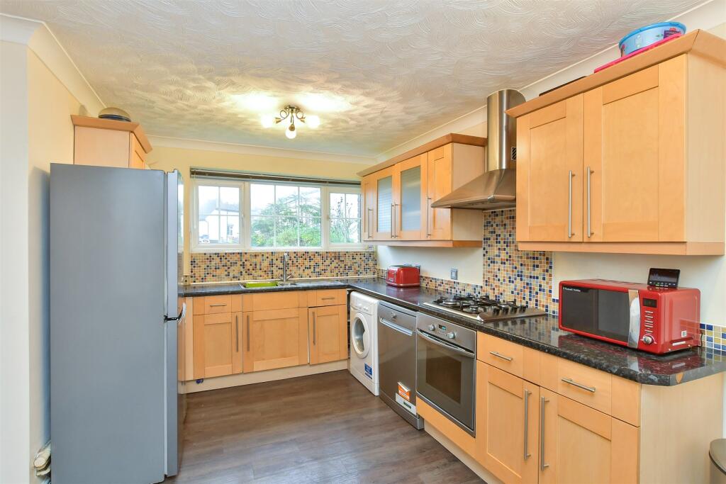 Kitchen/ Dining Room