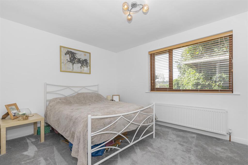 Bed 2.jpg