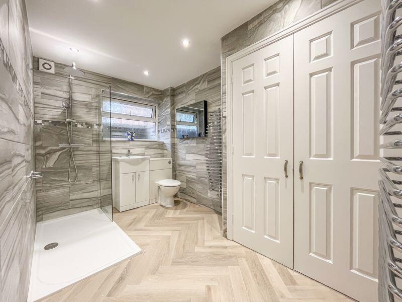 GROUND FLOOR SHOWER ROOM