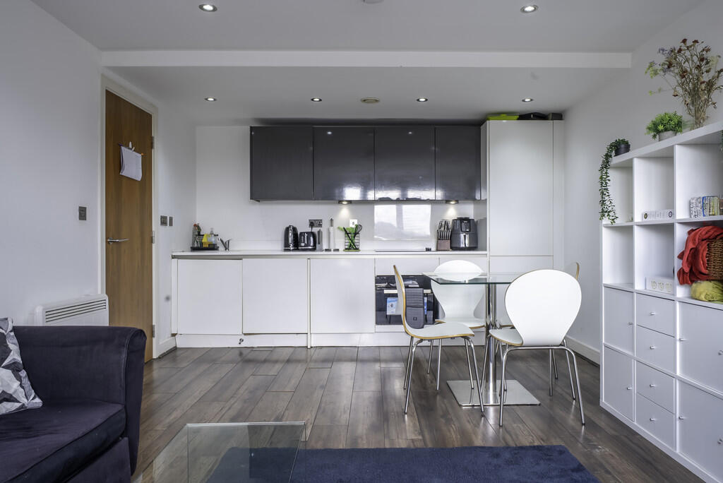 Maddison House000...