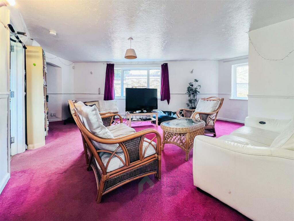 Lounge 2