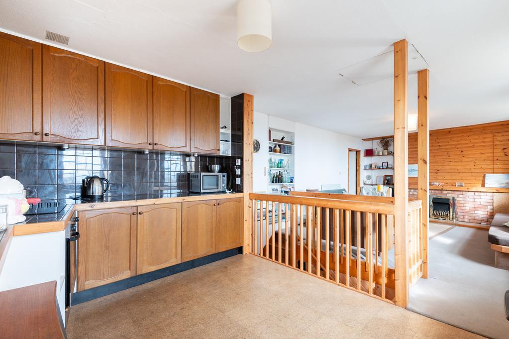 KITCHEN TO LOUNGE
