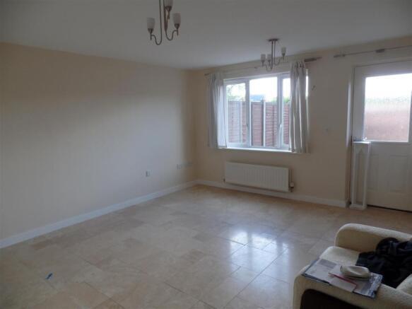 Highley Drive, Daimler Green - Lounge