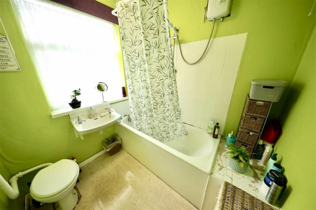 302 Bricknell - Bathroom.jpg