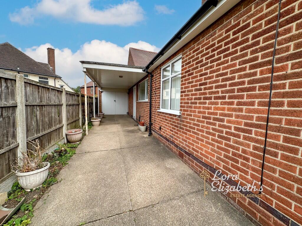 Driveway/Garage