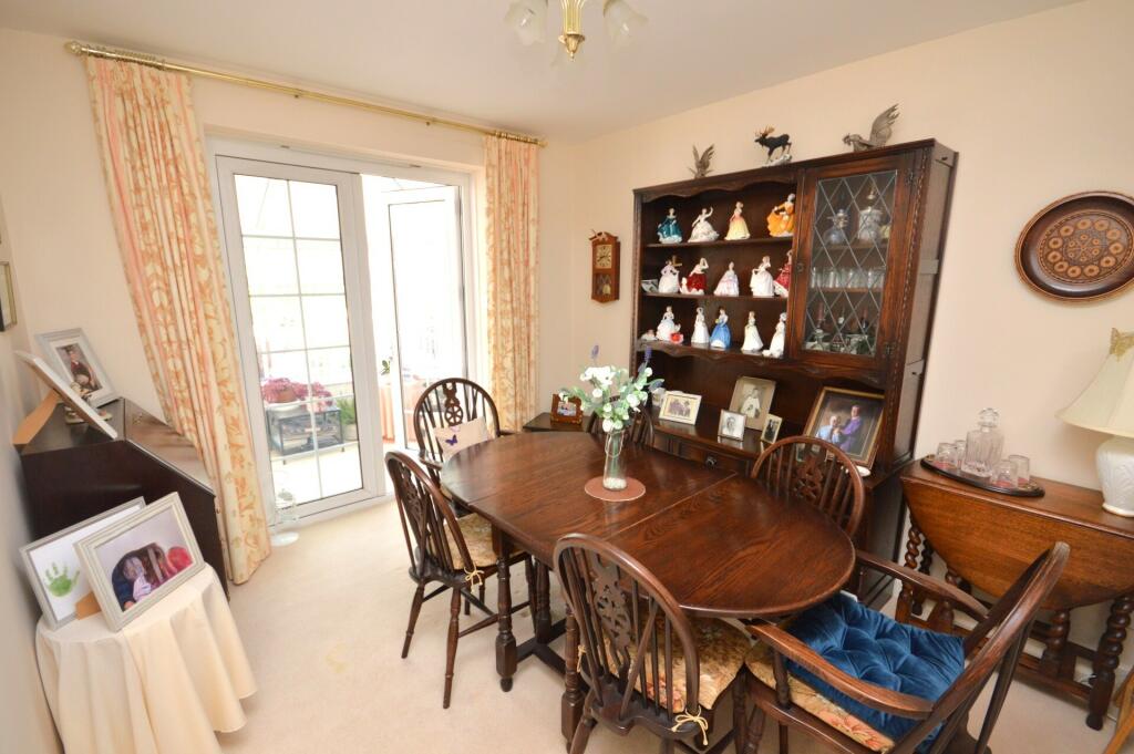 Dining Room/Bed 3