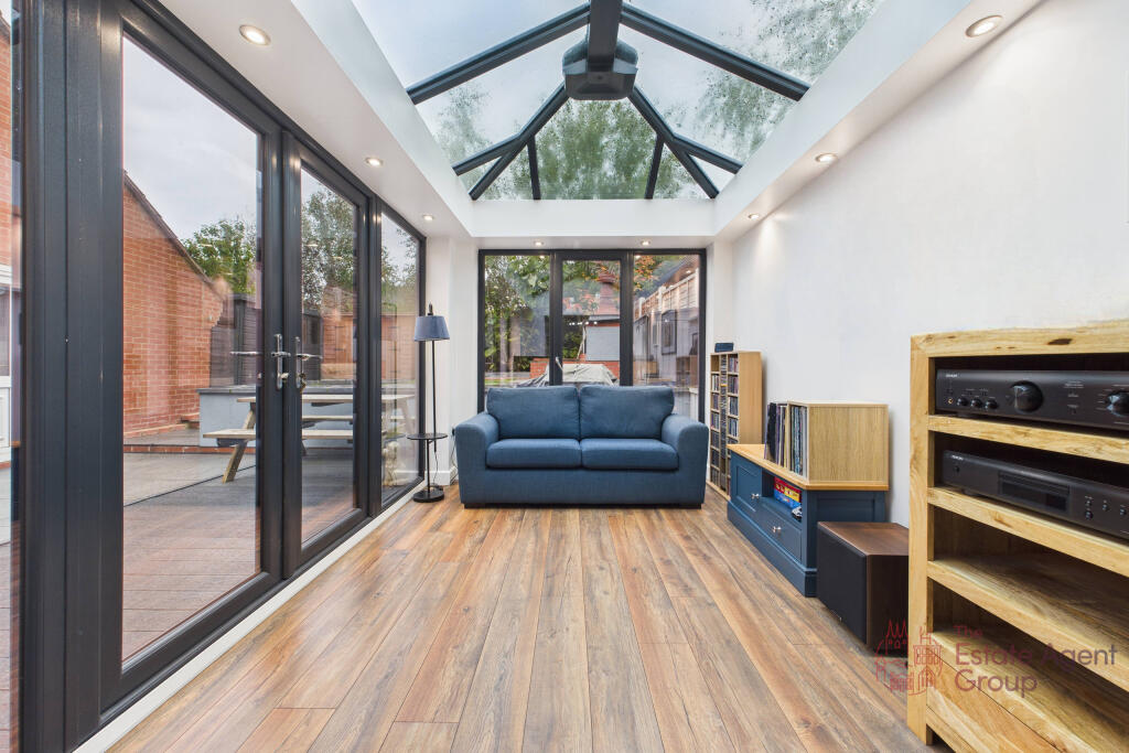 CAM02494G0-PR0060-STILL014