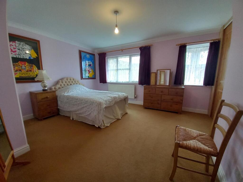 1 Dud Way Mater Bed.jpg