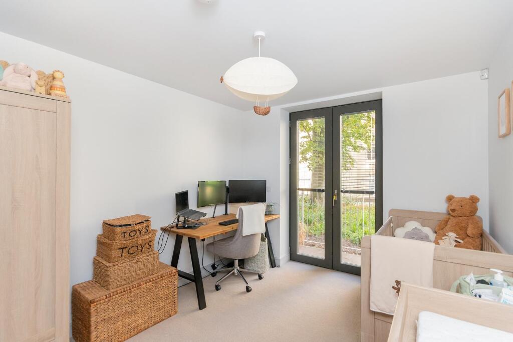 0F1HRE - Bedroom D.jpg