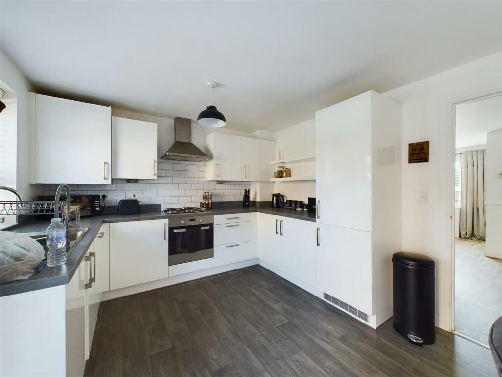 KITCHEN/ DINER