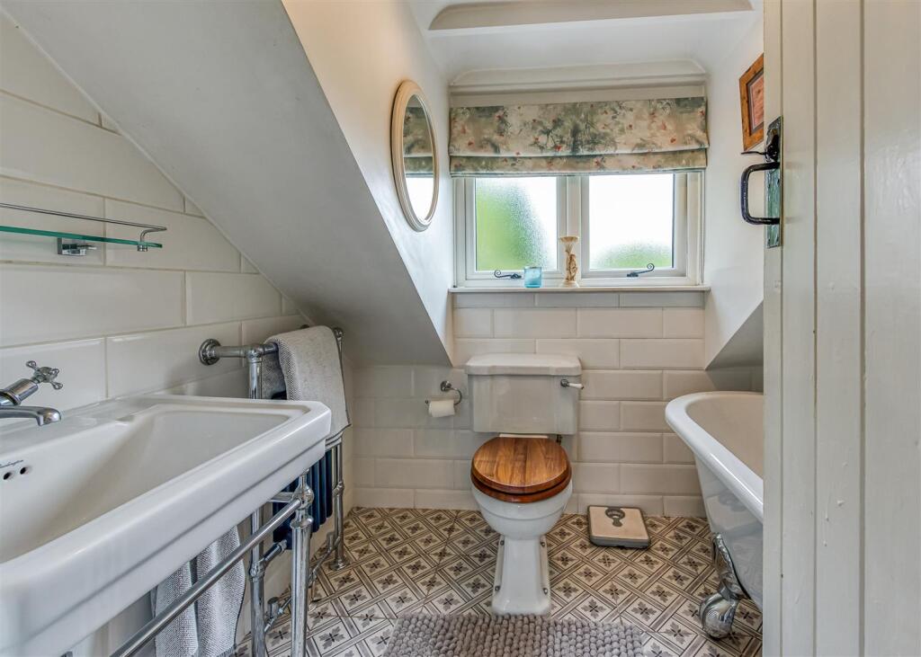 Smestow Gate Cottage-Bathroom.jpg