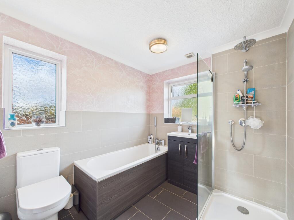 CAM02136G0-PR0484-STILL007