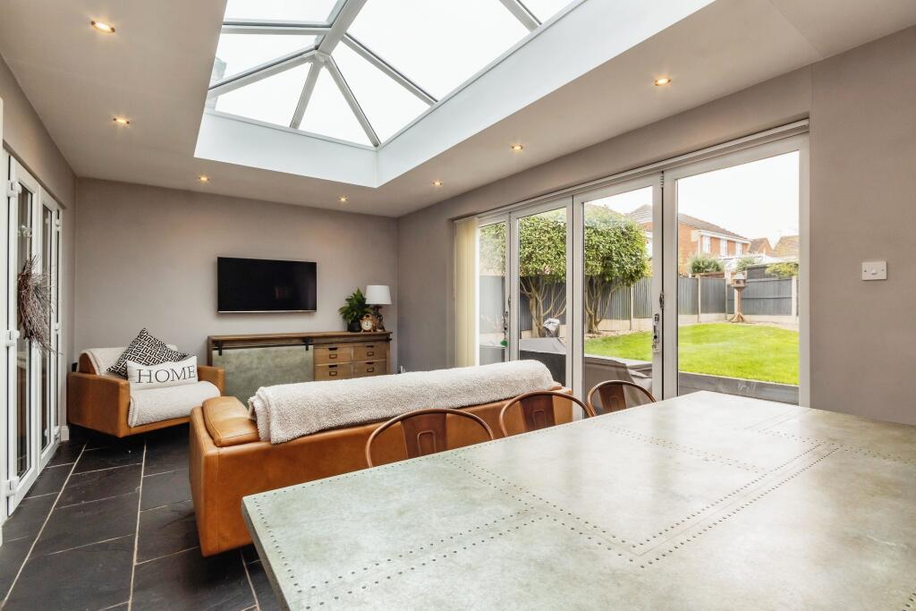 Kitchen/ Living Area