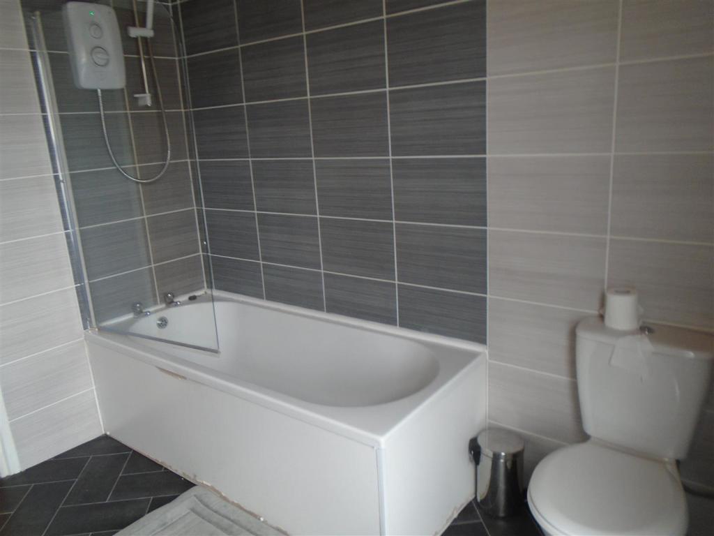Bathroom FF (3).JPG
