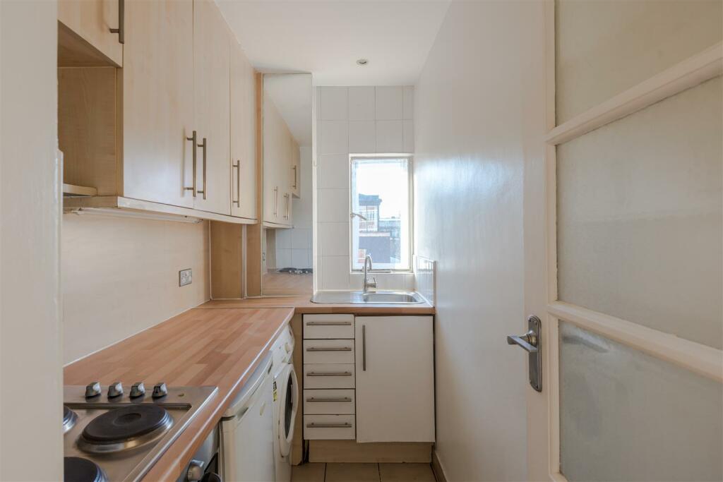62 Paramount Court-5.jpg