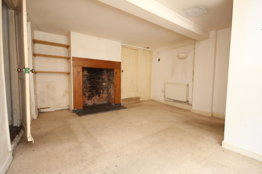 20 LOUNGE T202507081100.jpg