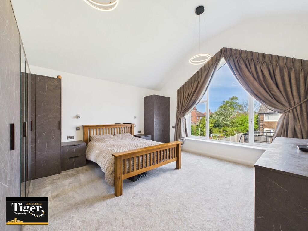 CAM02176G0-PR0559...