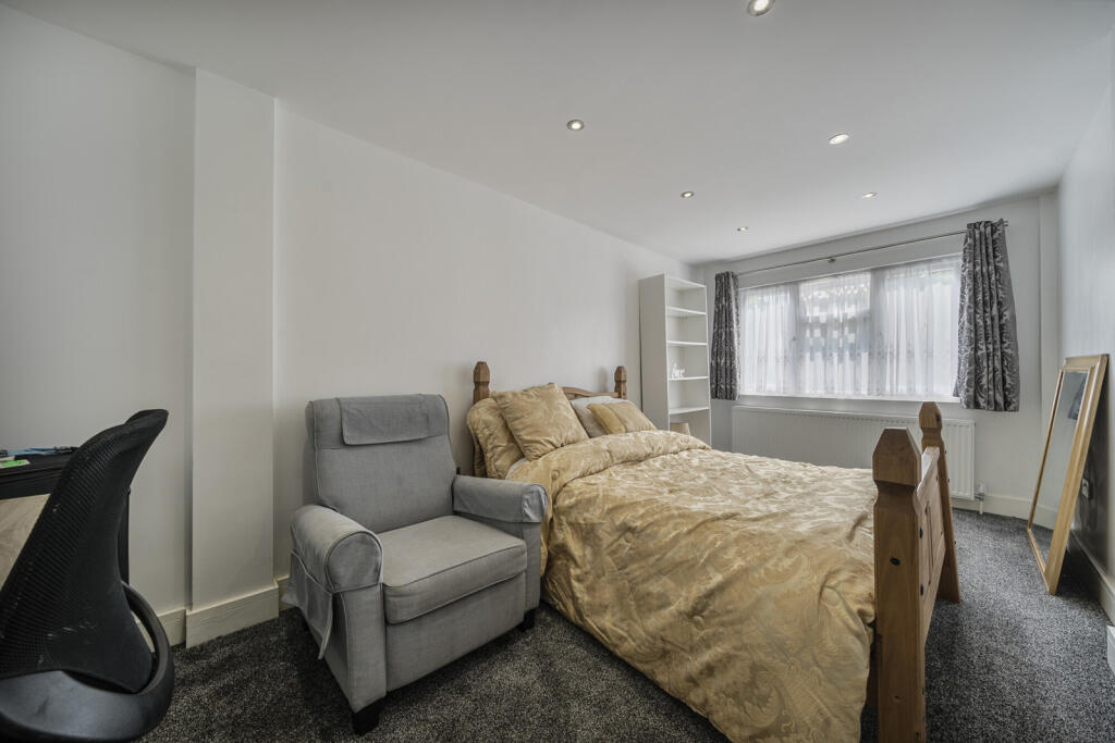 1305841-3-684c044...