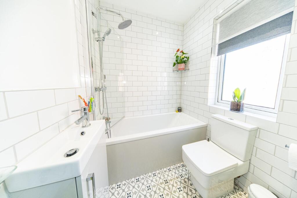 116 st james road bathroom.jpg