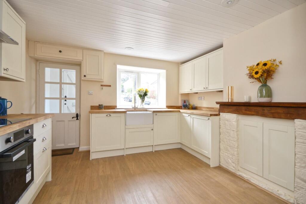 kitchen 3.jpg