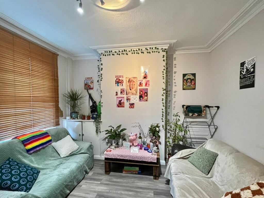 upload_living_room_2_659d127bc7d8b.jpeg
