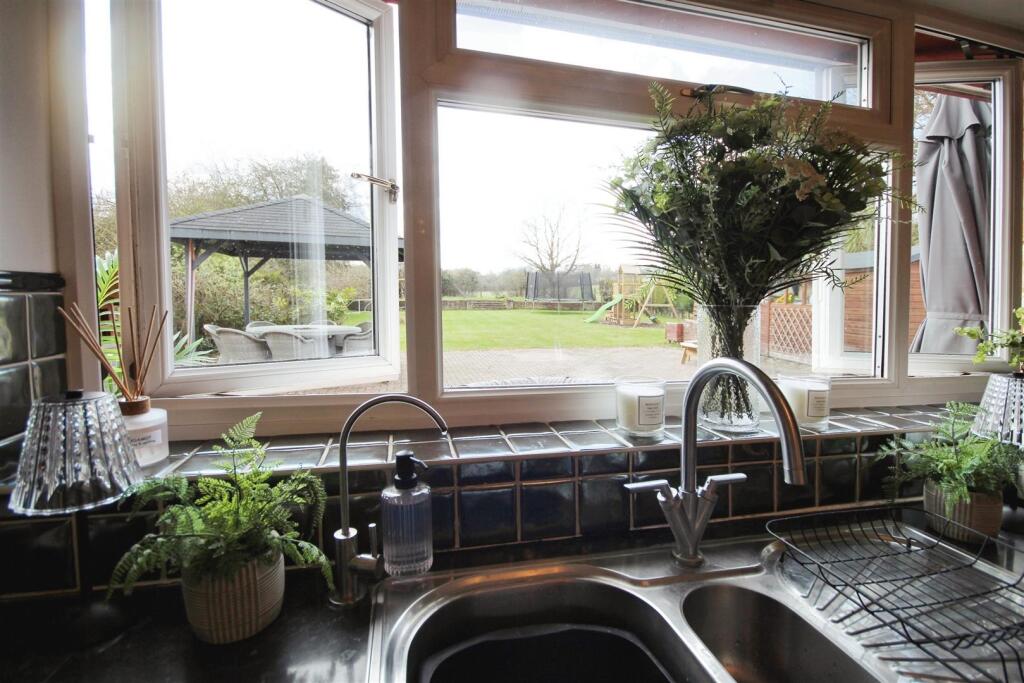 200e2b58-View 20of 20garden.JPG