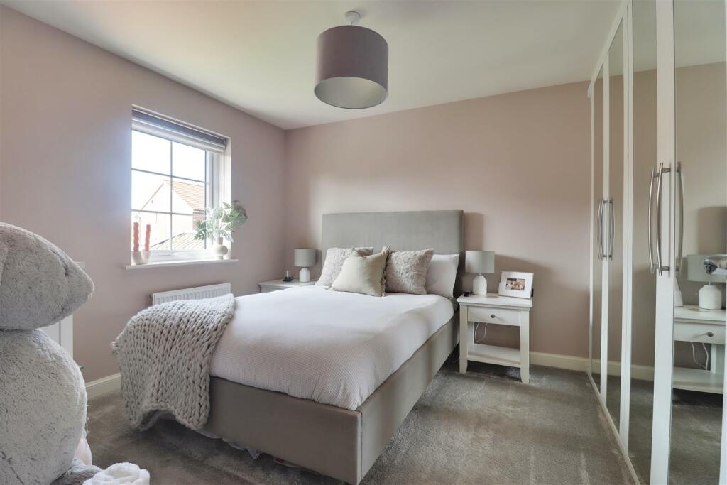 BEDROOM 2