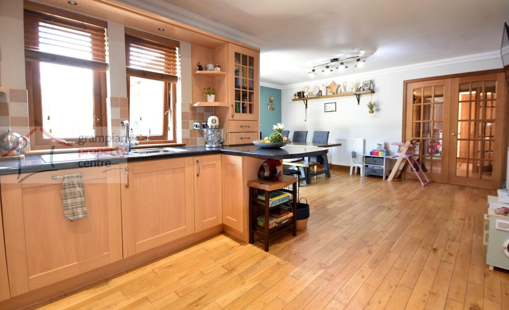 Kitchen 4 .JPG