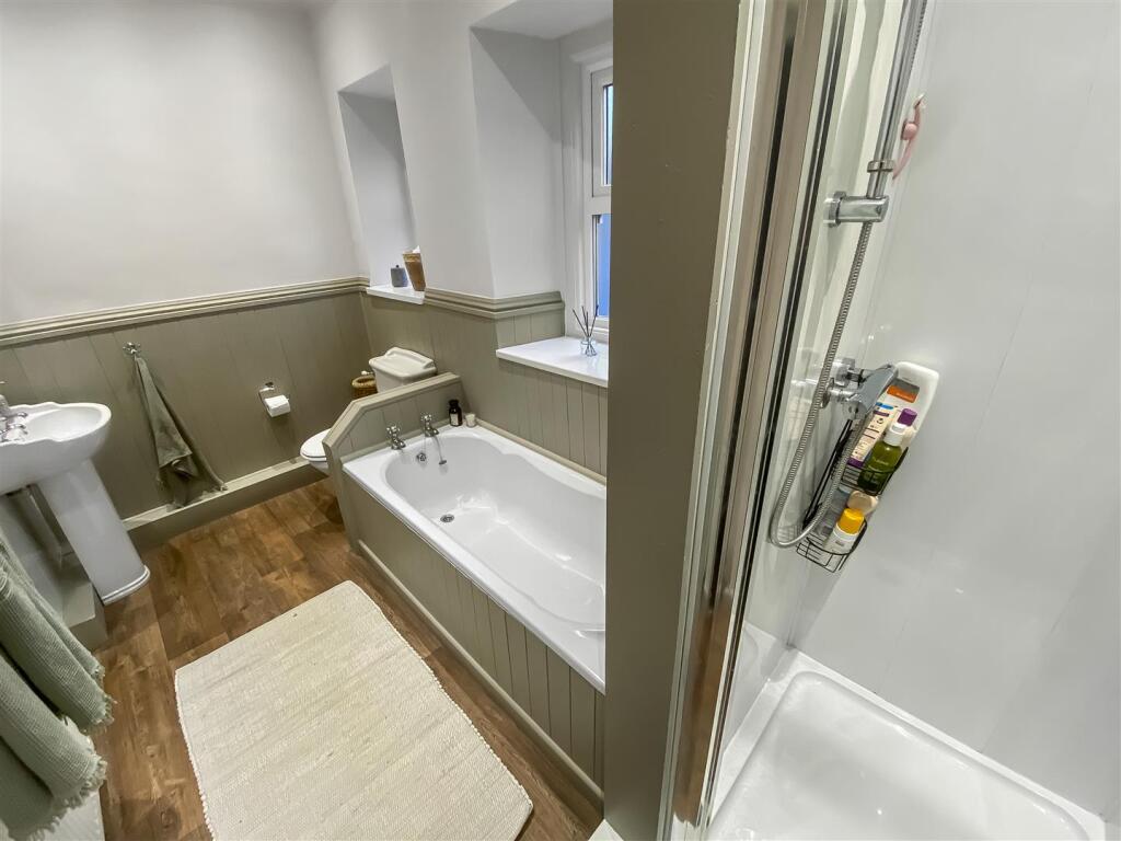 Family Bathroom/Shower/WC