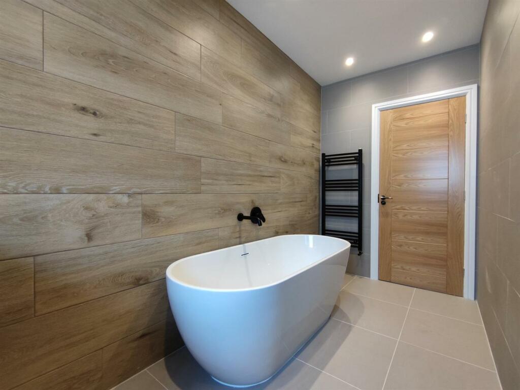 Family Bathroom 3