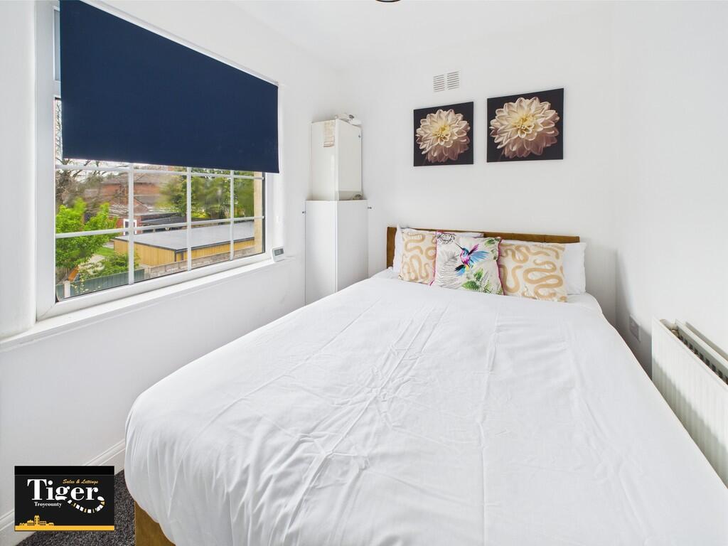 CAM02176G0-PR0563...